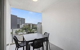 Lovely 2- Bedroom Rental Unit With Free Parking