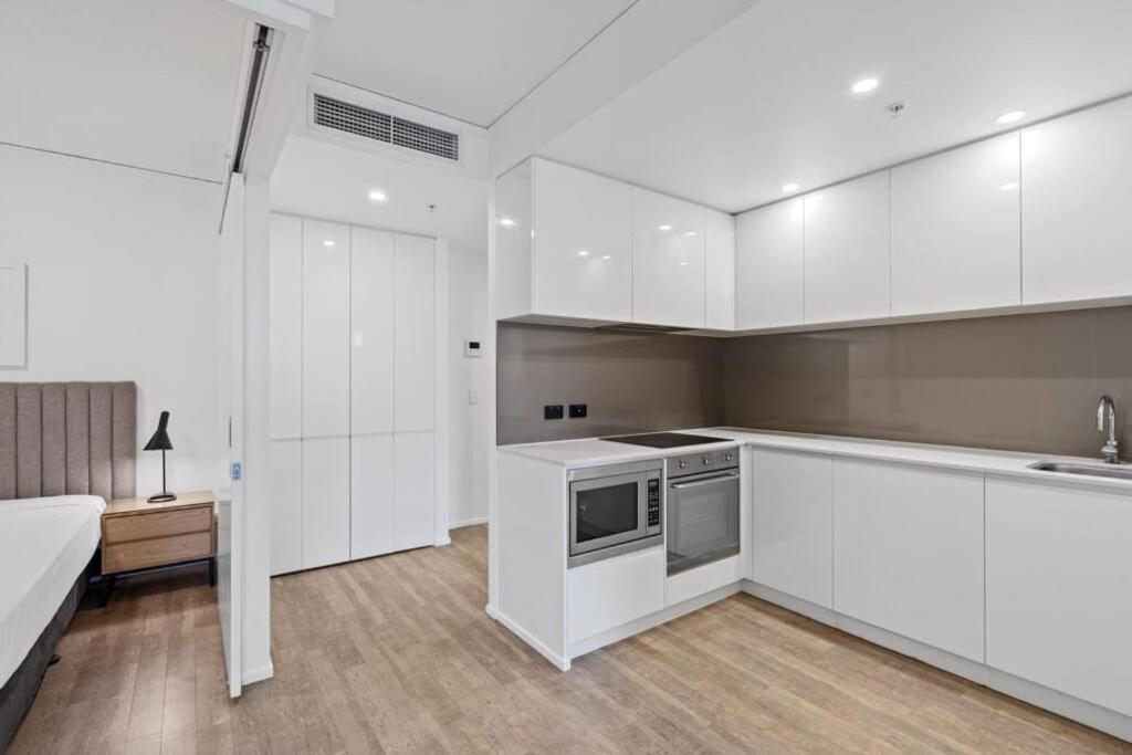 Lovely 2- Bedroom Rental Unit With Free Parking Brisbane Exterior photo